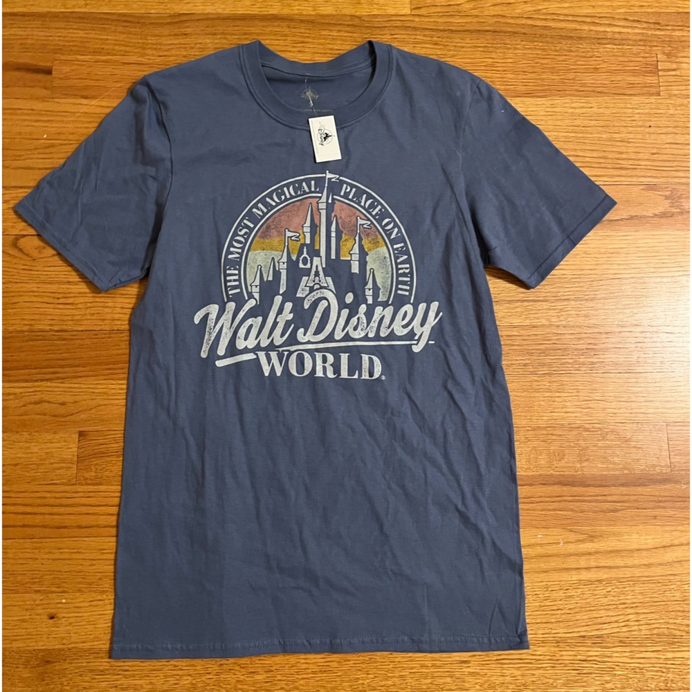 NWT🧊🧊disney graphic tee!